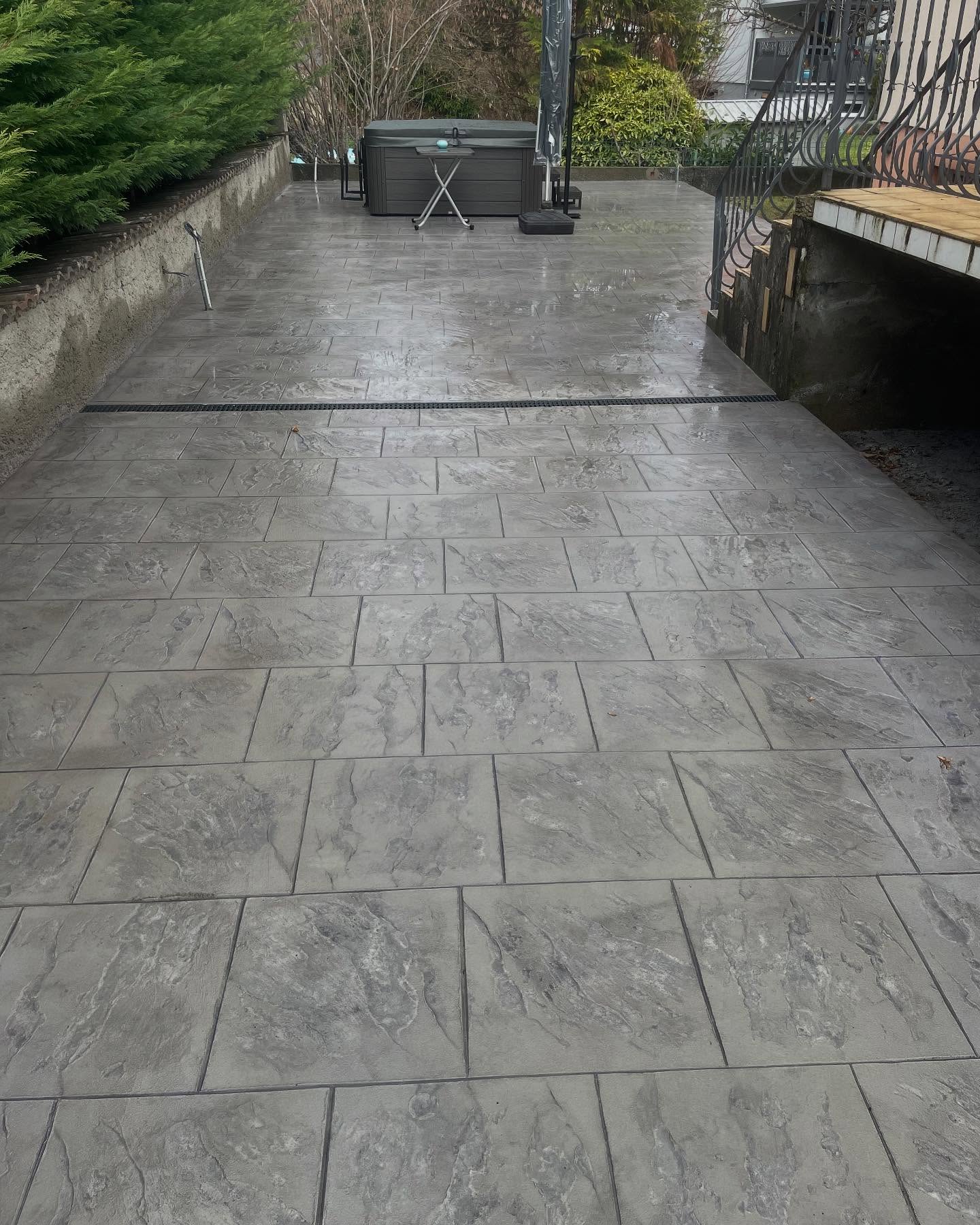 Terrasse en béton imprimé gris