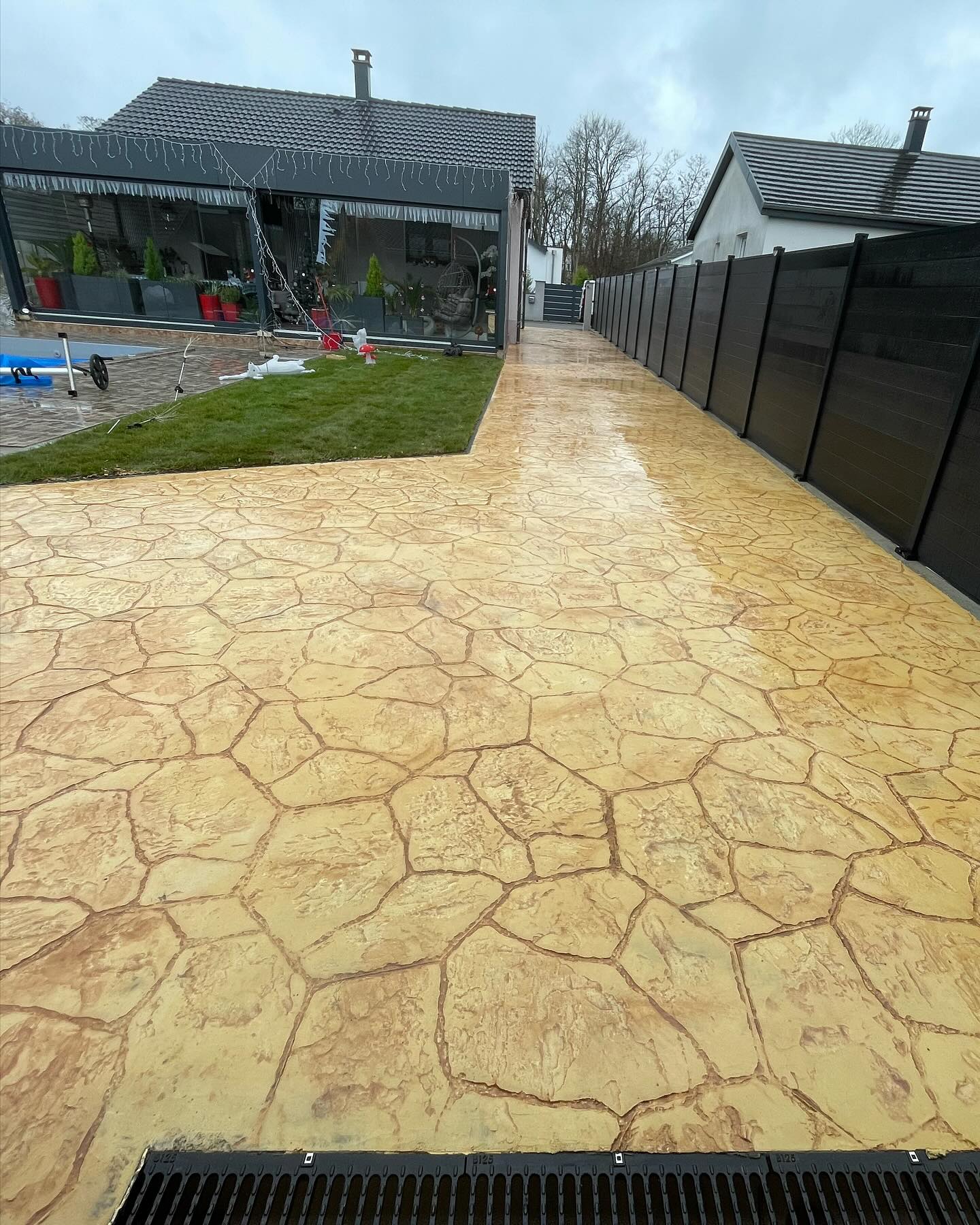 Terrasse en béton imprimé ocre