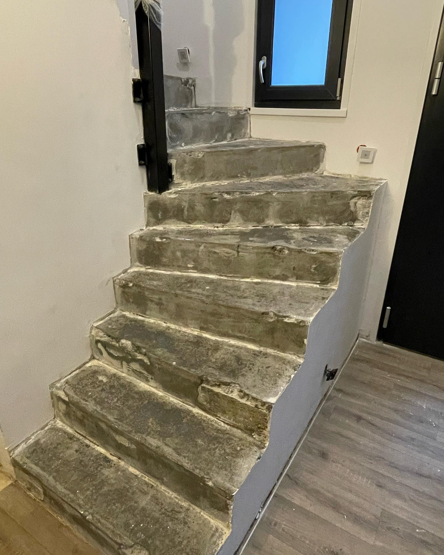 Escalier en béton brut